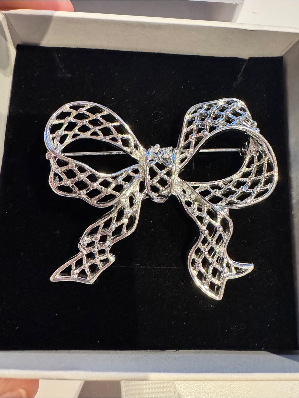 Vintage Silver Bow Lattice Brooch - Elegant Women